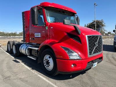 Volvo VNR64300 Day Cab Truck - 425HP, 12 Speed Automatic