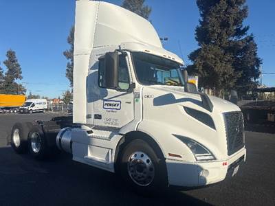 Volvo VNR64300 Day Cab Truck - 425HP, 12 Speed Automatic