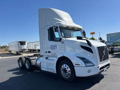 Volvo VNR64300 Day Cab Truck - 425HP, 12 Speed Automatic