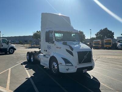 Volvo VNR64300 Day Cab Truck - 425HP, 12 Speed Automatic