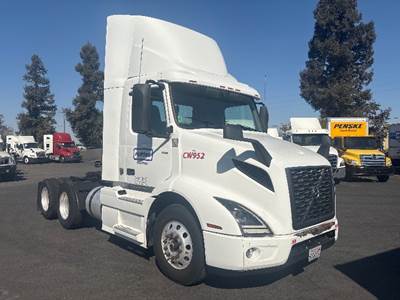 Volvo VNR64300 Day Cab Truck - 425HP, 12 Speed Automatic
