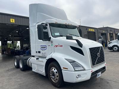 Volvo VNR64300 Day Cab Truck - 425HP, 12 Speed Automatic