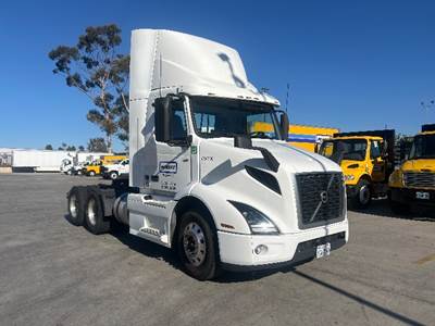 Volvo VNR64300 Day Cab Truck - 425HP, 12 Speed Automatic