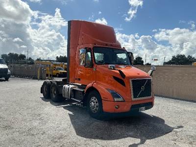 Volvo VNR64300 Day Cab Truck - 425HP, 12 Speed Automatic