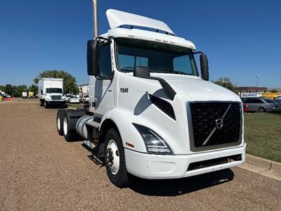 Volvo VNR64300 Day Cab Truck - 405HP, 12 Speed Automatic