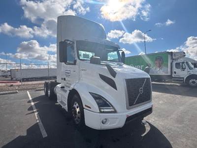 Volvo VNR64300 Day Cab Truck - 425HP, 12 Speed Automatic