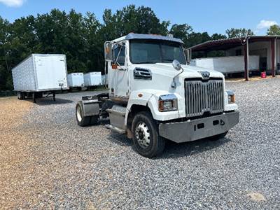 Western Star 4700SF Single Axle Day Cab Truck - 380HP