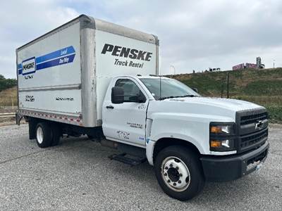 Chevrolet Silverado Box Truck - 350HP, 6 Speed Automatic, Roll up Door