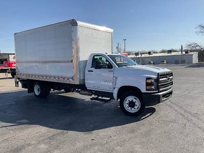 Chevrolet Silverado Box Truck - 350HP, 6 Speed Automatic, Roll up Door