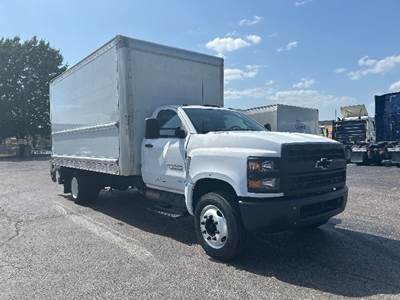 Chevrolet Silverado Box Truck - 350HP, 6 Speed Automatic, Roll up Door