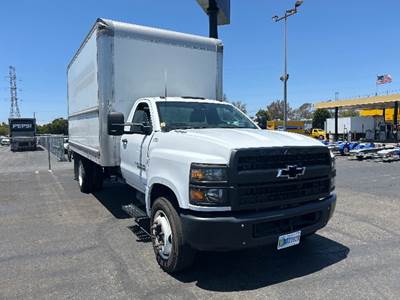 Chevrolet Silverado Box Truck - 350HP, 6 Speed Automatic, Roll up Door