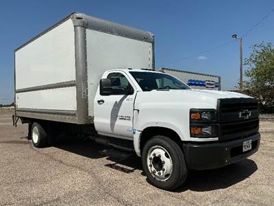 Chevrolet Silverado Box Truck - 350HP, 6 Speed Automatic, Roll up Door