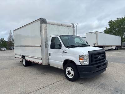 Ford E-350 Box Truck - 305HP, 6 Speed Automatic, Roll up Door
