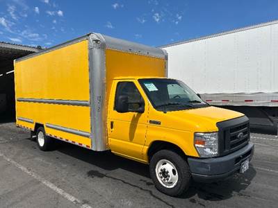 Ford E-350 Box Truck - 305HP, 6 Speed Automatic, Roll up Door