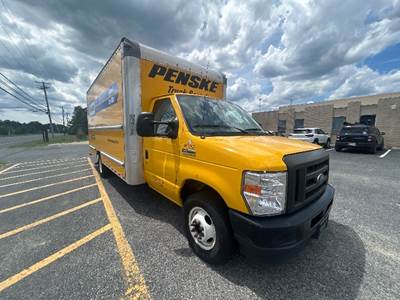 Ford E-350 Box Truck - 305HP, 6 Speed Automatic, Roll up Door