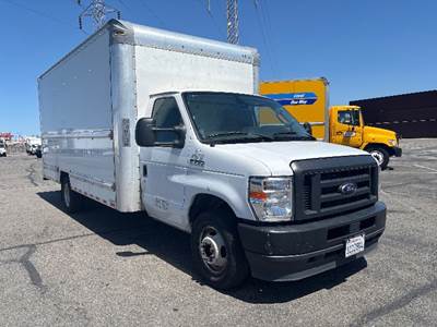 Ford E-350 Box Truck - 305HP, 6 Speed Automatic, Roll up Door