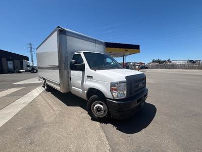Ford E-350 Box Truck - 305HP, 6 Speed Automatic, Roll up Door