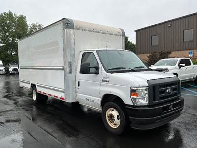 Ford E-350 Box Truck - 305HP, 6 Speed Automatic, Roll up Door