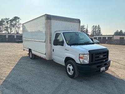 Ford E-350 Box Truck - 305HP, 6 Speed Automatic, Roll up Door