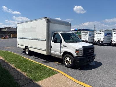 Ford E-350 Box Truck - 305HP, 6 Speed Automatic, Roll up Door