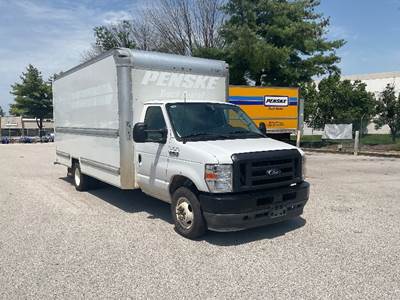 Ford E-350 Box Truck - 305HP, 6 Speed Automatic, Roll up Door