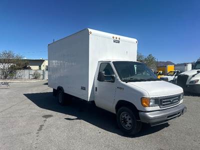 Ford E-450 Box Truck - Roll up Door
