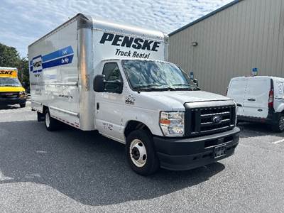 Ford E350 Box Truck - 305HP, 6 Speed Automatic, Roll up Door