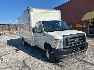 Ford E350 Box Truck - 305HP, 6 Speed Automatic, Roll up Door