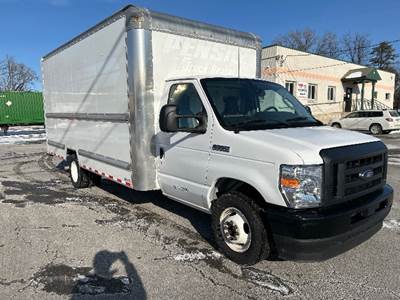 Ford E350 Box Truck - 305HP, 6 Speed Automatic, Roll up Door