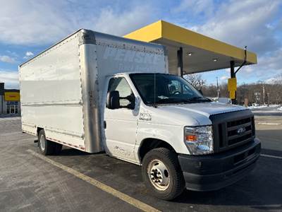 Ford E350 Box Truck - 305HP, 6 Speed Automatic, Roll up Door