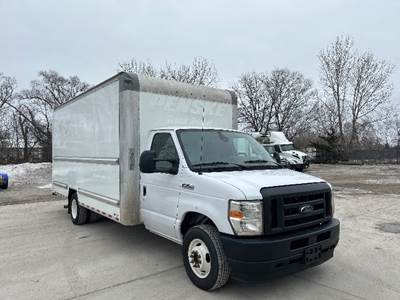 Ford E350 Box Truck - 305HP, 6 Speed Automatic, Roll up Door