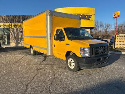 Ford E350 Box Truck - 305HP, 6 Speed Automatic, Roll up Door