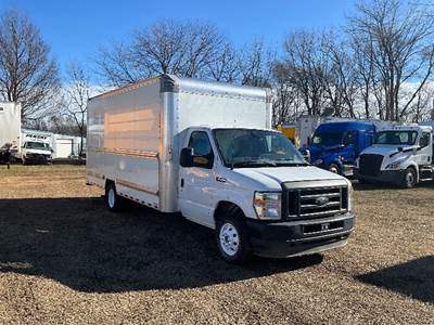 Ford E350 Box Truck - 305HP, 6 Speed Automatic, Roll up Door
