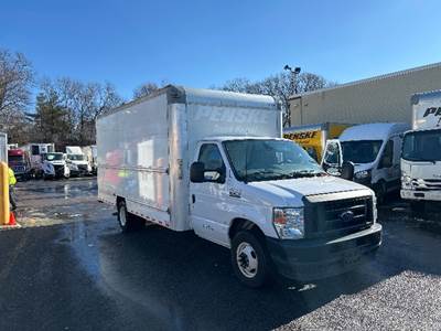 Ford E350 Box Truck - 305HP, 6 Speed Automatic, Roll up Door