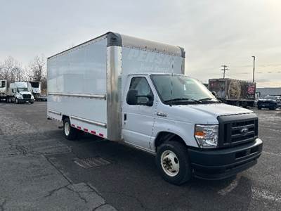 Ford E350 Box Truck - 305HP, 6 Speed Automatic, Roll up Door