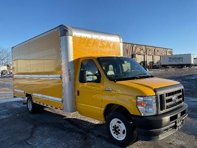 Ford E350 Box Truck - 305HP, 6 Speed Automatic, Roll up Door