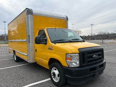Ford E350 Box Truck - 305HP, 6 Speed Automatic, Roll up Door