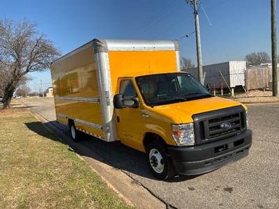 Ford E350 Box Truck - 305HP, 6 Speed Automatic, Roll up Door