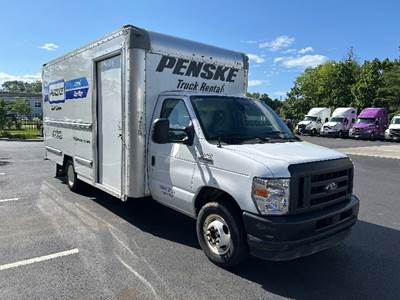 Ford F-350 Box Truck - 305HP, 6 Speed Automatic, Roll up Door