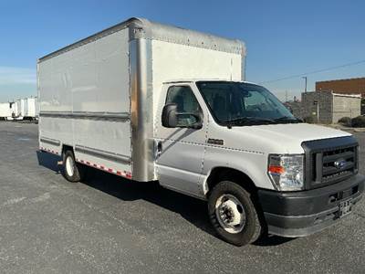 Ford F-350 Box Truck - 305HP, 6 Speed Automatic, Roll up Door