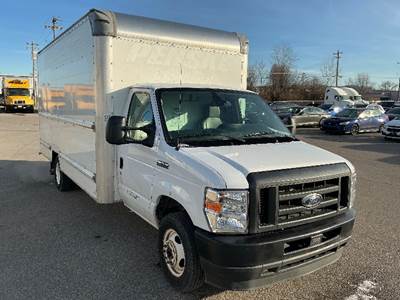 Ford F-350 Box Truck - 305HP, 6 Speed Automatic, Roll up Door