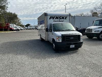Ford F-350 Box Truck - 305HP, 6 Speed Automatic, Roll up Door