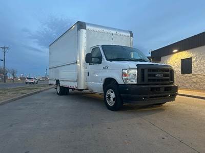 Ford F-350 Box Truck - 305HP, 6 Speed Automatic, Roll up Door