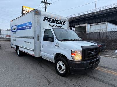 Ford F-350 Box Truck - 305HP, 6 Speed Automatic, Roll up Door