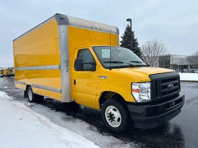 Ford F-350 Box Truck - 305HP, 6 Speed Automatic, Roll up Door