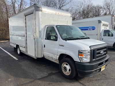 Ford F-350 Box Truck - 305HP, 6 Speed Automatic, Roll up Door