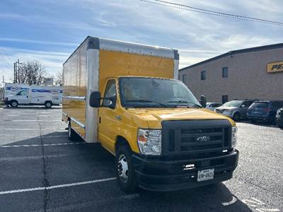 Ford F-350 Box Truck - 305HP, 6 Speed Automatic, Roll up Door