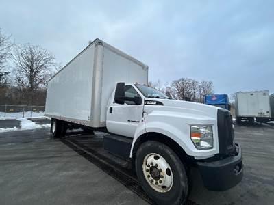 Ford F-750 Box Truck - 6 Speed Automatic, Roll up Door