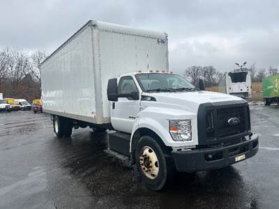 Ford F-750 Box Truck - 6 Speed Automatic, Roll up Door
