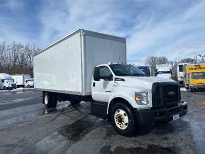 Ford F-750 Box Truck - 6 Speed Automatic, Roll up Door